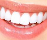 Hoe bleek je tanden naar een witte kleur?
